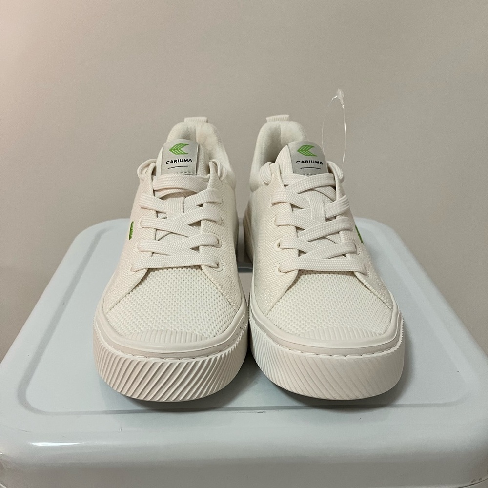 Women's Cariuma  Low White Canvas Sneakers Size 6.5